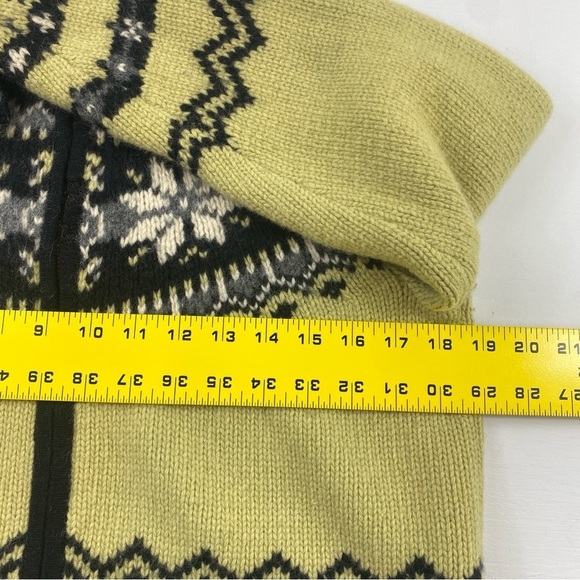 Nordic Patterned Women's Cardigan Sweater - Green and Black - Picture 7 of 10